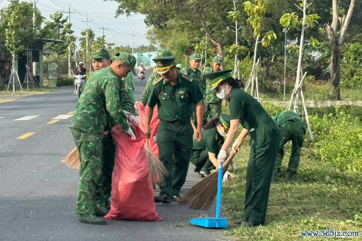 'Xuân biên phòng ấm lòng dân bản' năm 2025 mang Tết cho dân biên giới Kiên Giang - Ảnh 3.